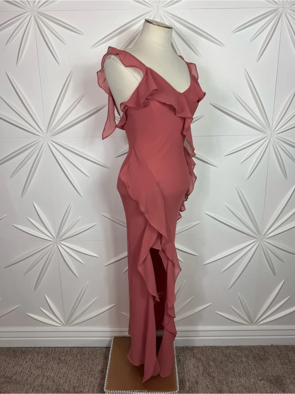 Express Flowy Georgette Ruffle Midi Dress - Picture 4 of 11
